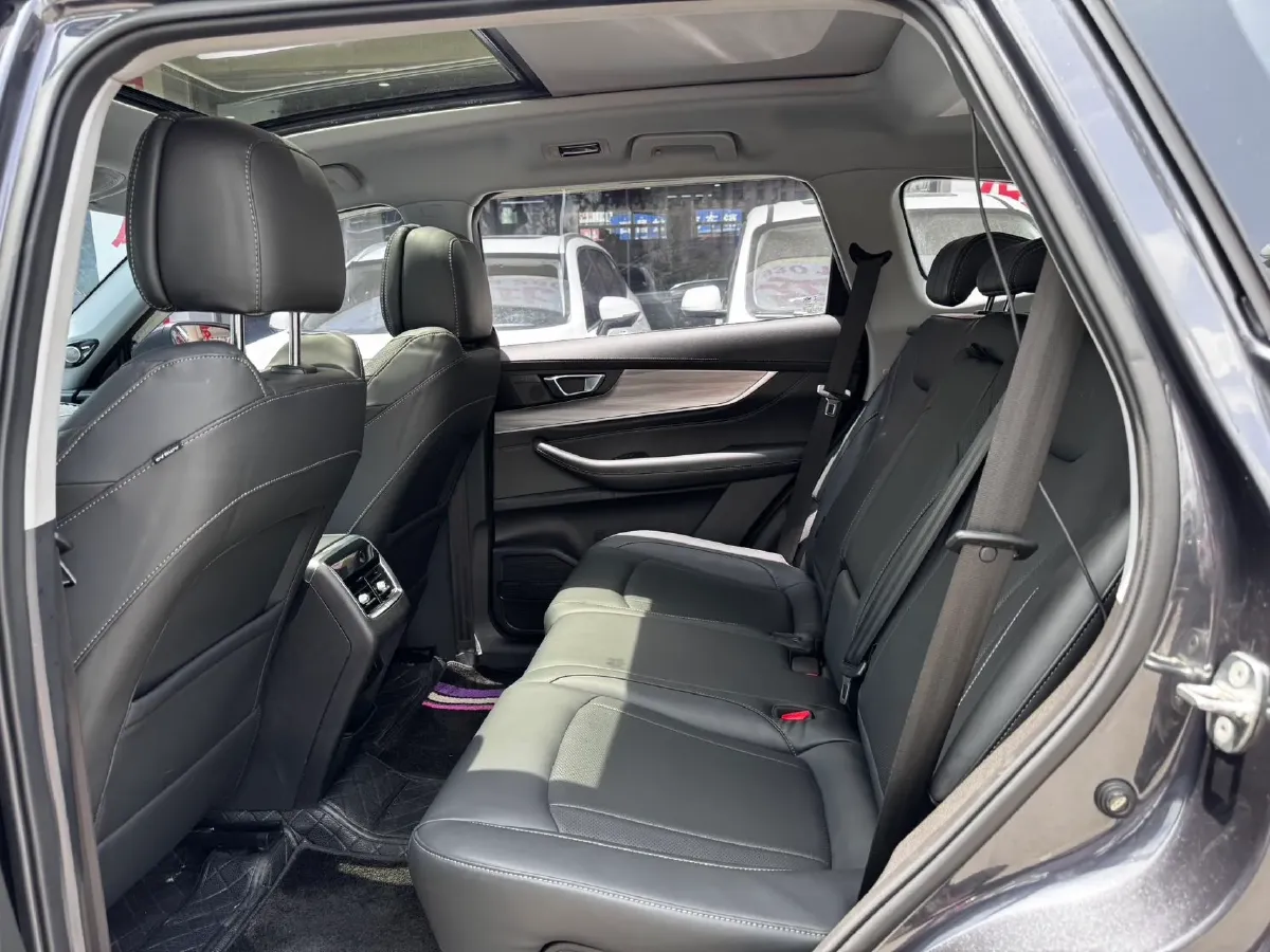 2021 Chery Tiggo 8 Plus 1.6T 197HP L4 7DCT,autocango,china used car exporter,china ev exporter,chinese used car exporter,chinese used ev exporter