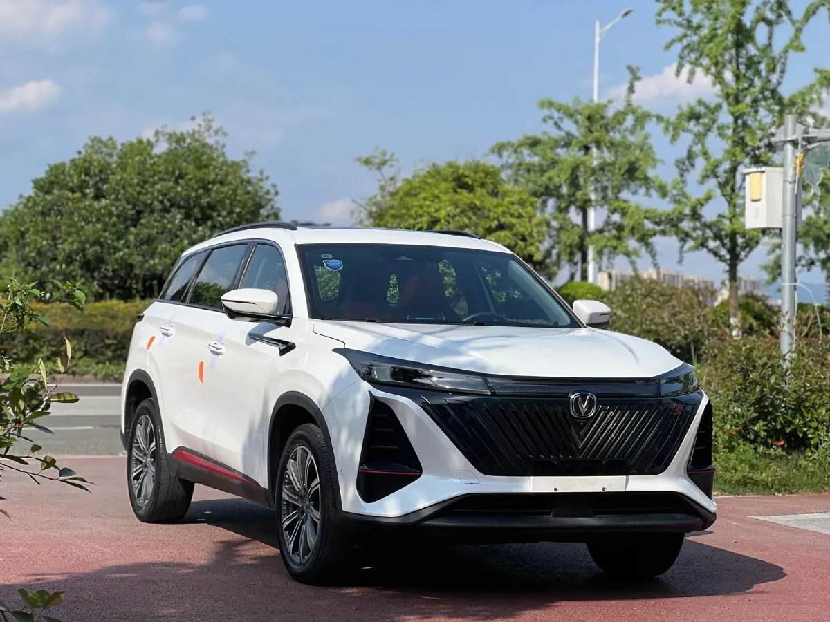 2022 ChangAn CS75 Plus 2.0T 233HP L4 8AT,autocango,china used car exporter,china ev exporter,chinese used car exporter,chinese used ev exporter