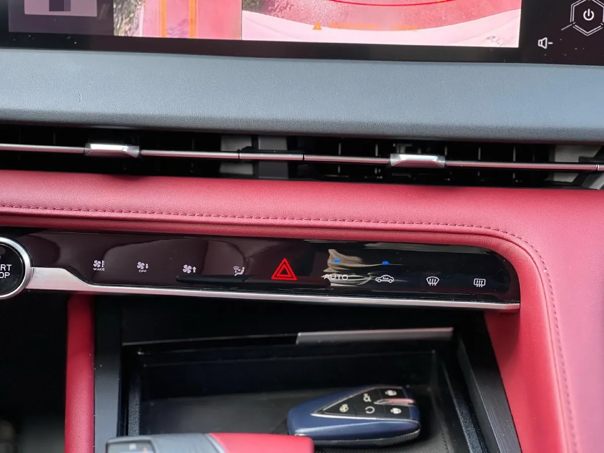 2022 ChangAn CS75 Plus 2.0T 233HP L4 8AT,autocango,china used car exporter,china ev exporter,chinese used car exporter,chinese used ev exporter