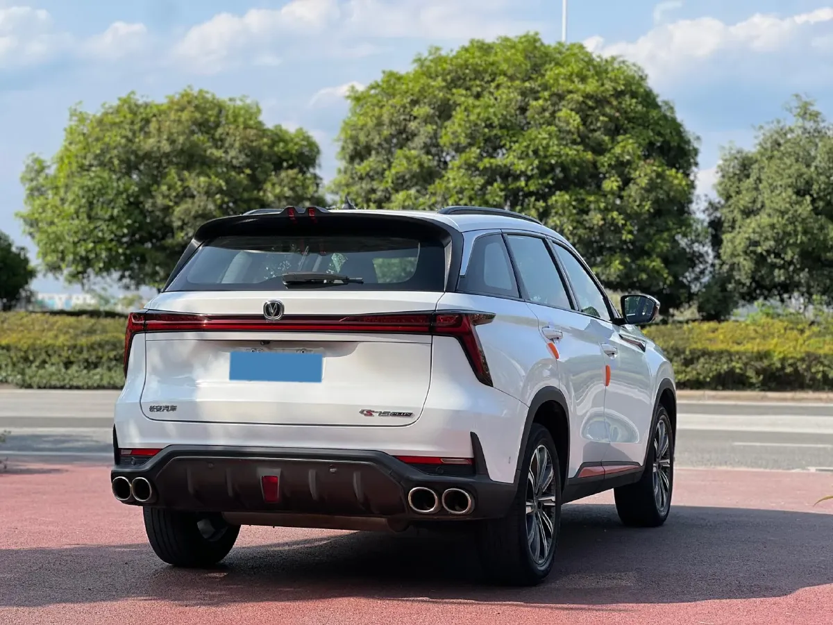 2022 ChangAn CS75 Plus 2.0T 233HP L4 8AT,autocango,china used car exporter,china ev exporter,chinese used car exporter,chinese used ev exporter