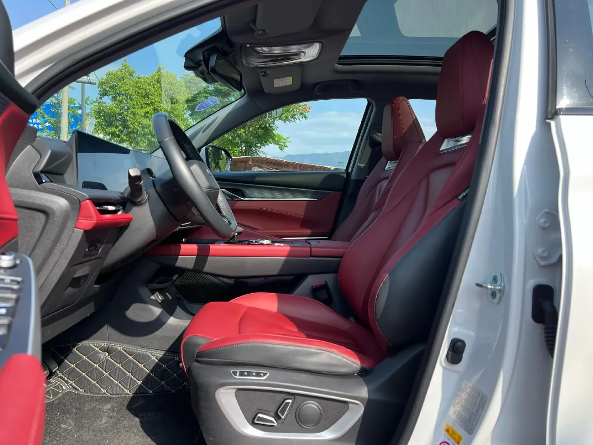 2022 ChangAn CS75 Plus 2.0T 233HP L4 8AT,autocango,china used car exporter,china ev exporter,chinese used car exporter,chinese used ev exporter