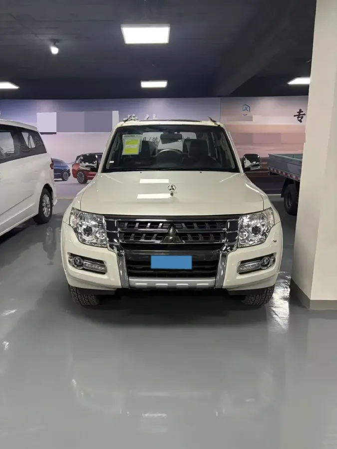 2020 Mitsubishi Pajero 3.0L 174HP V6 5AT,autocango,china used car exporter,china ev exporter,chinese used car exporter,chinese used ev exporter