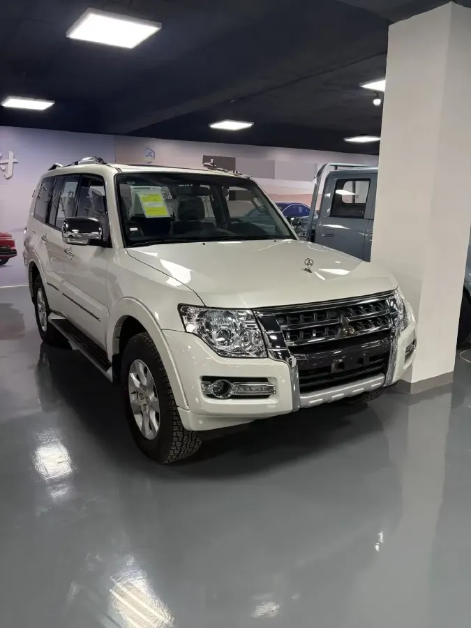 2020 Mitsubishi Pajero 3.0L 174HP V6 5AT,autocango,china used car exporter,china ev exporter,chinese used car exporter,chinese used ev exporter