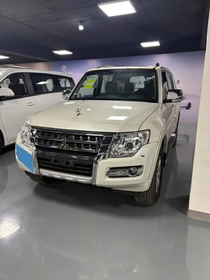 2020 Mitsubishi Pajero 3.0L 174HP V6 5AT,autocango,china used car exporter,china ev exporter,chinese used car exporter,chinese used ev exporter
