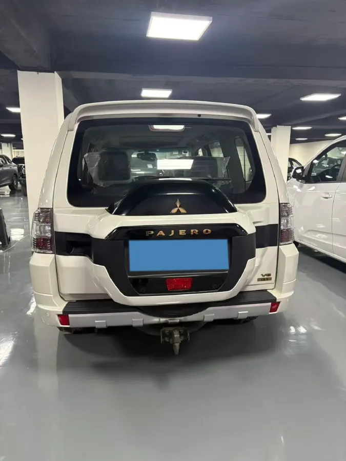 2020 Mitsubishi Pajero 3.0L 174HP V6 5AT,autocango,china used car exporter,china ev exporter,chinese used car exporter,chinese used ev exporter