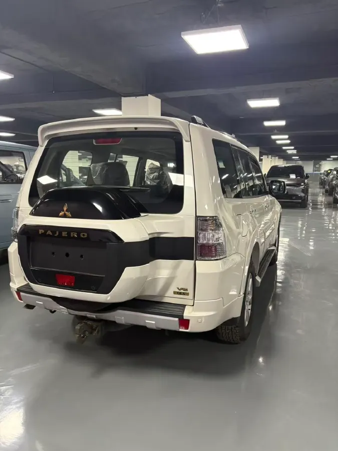 2020 Mitsubishi Pajero 3.0L 174HP V6 5AT,autocango,china used car exporter,china ev exporter,chinese used car exporter,chinese used ev exporter