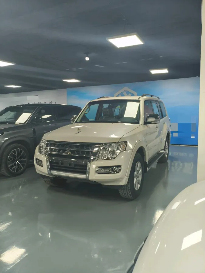 2020 Mitsubishi Pajero 3.0L 174HP V6 5AT,autocango,china used car exporter,china ev exporter,chinese used car exporter,chinese used ev exporter