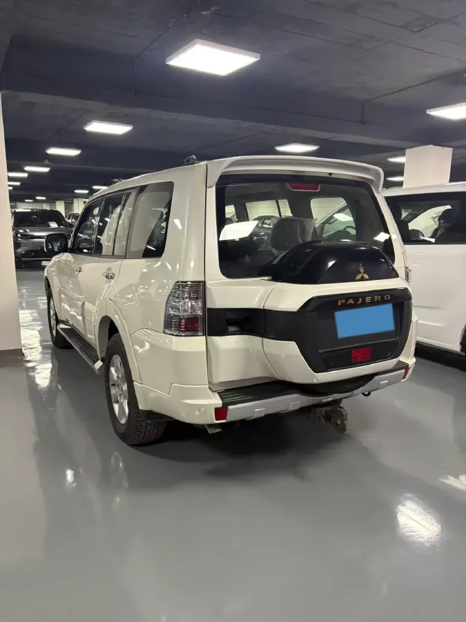 2020 Mitsubishi Pajero 3.0L 174HP V6 5AT,autocango,china used car exporter,china ev exporter,chinese used car exporter,chinese used ev exporter