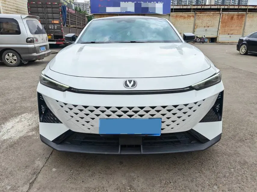 2024 ChangAn UNI-V 1.5T 188HP L4 7DCT,autocango,china used car exporter,china ev exporter,chinese used car exporter,chinese used ev exporter