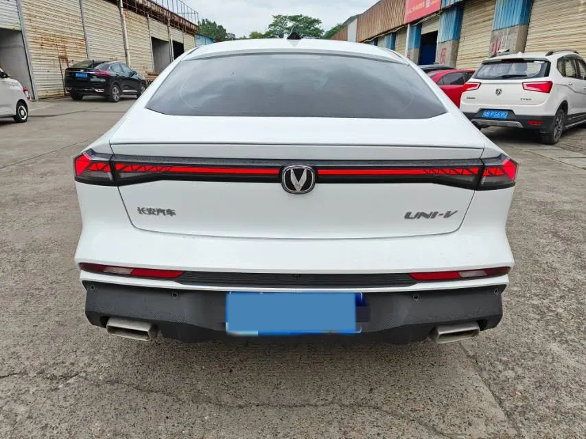 2024 ChangAn UNI-V 1.5T 188HP L4 7DCT,autocango,china used car exporter,china ev exporter,chinese used car exporter,chinese used ev exporter