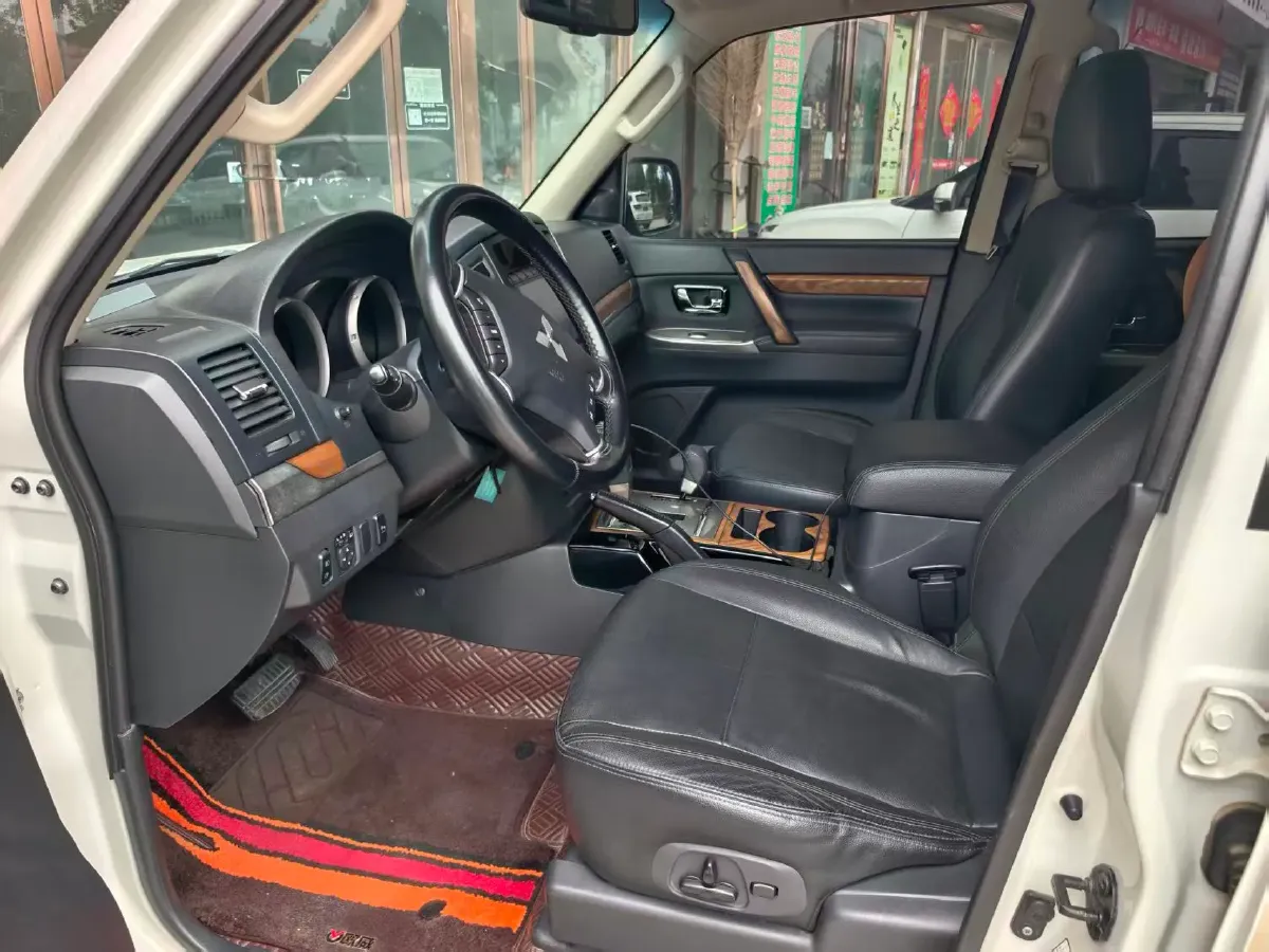 2016 Mitsubishi Pajero 3.0L 174HP V6 5AT,autocango,china used car exporter,china ev exporter,chinese used car exporter,chinese used ev exporter