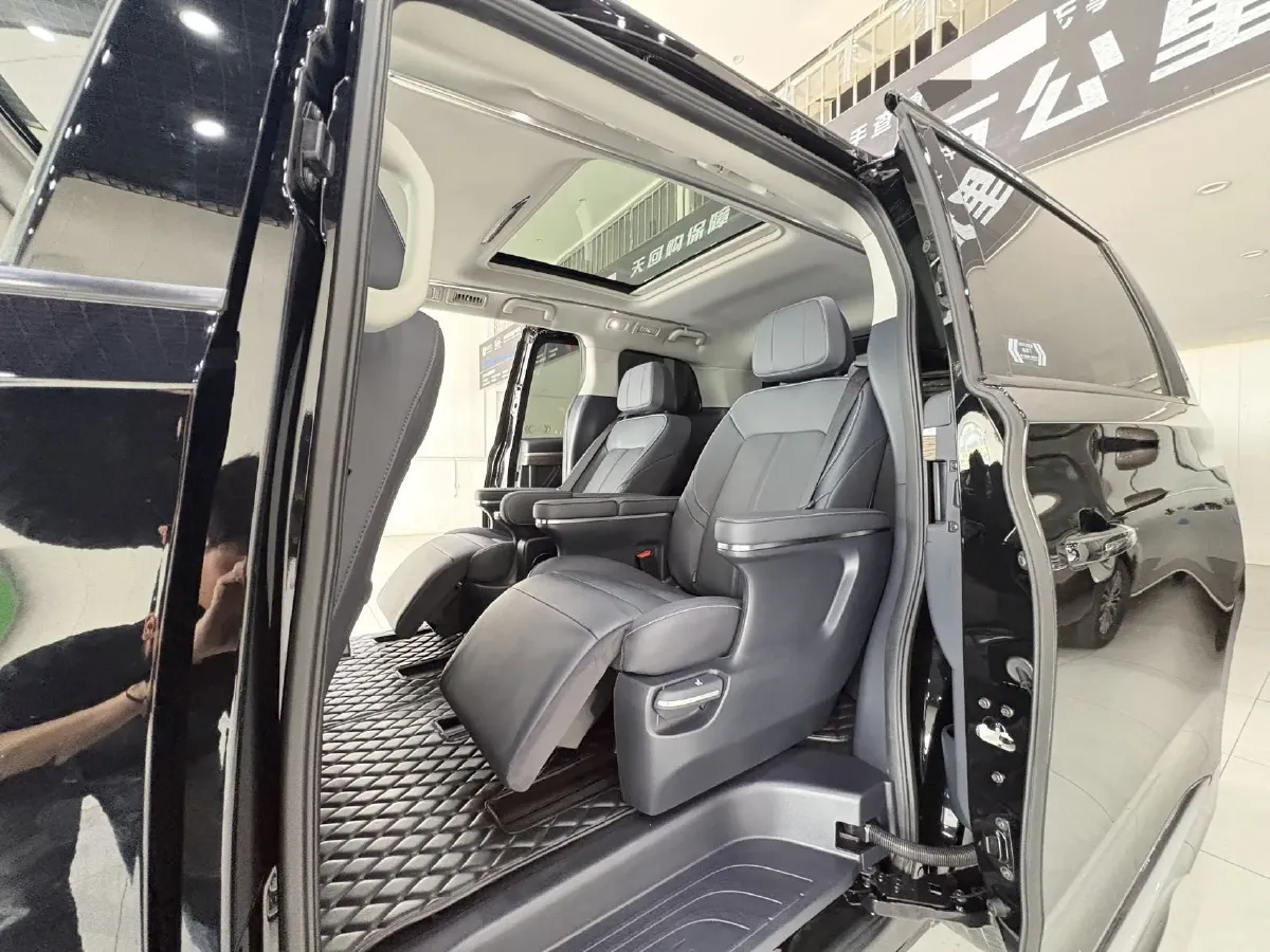 2021 GAC Trumpchi M8 2.0T 252HP L4 8AT,autocango,china used car exporter,china ev exporter,chinese used car exporter,chinese used ev exporter