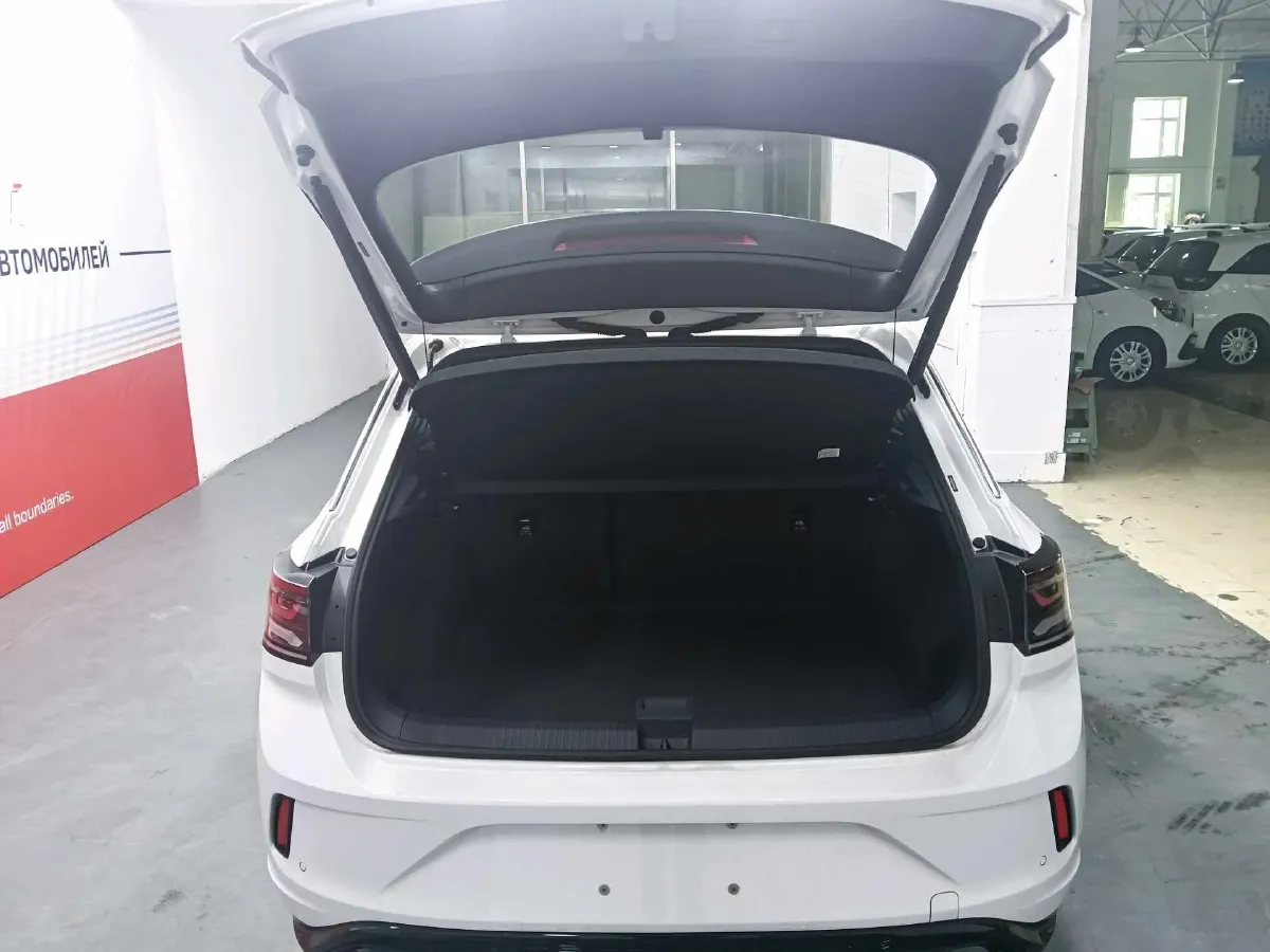 2025 Volkswagen T-Roc 1.5T 160HP L4 7DCT,autocango,china used car exporter,china ev exporter,chinese used car exporter,chinese used ev exporter