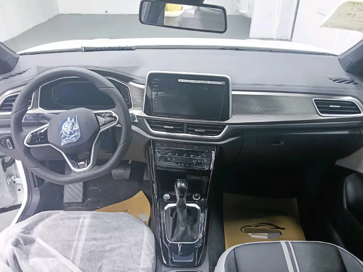 2025 Volkswagen T-Roc 1.5T 160HP L4 7DCT,autocango,china used car exporter,china ev exporter,chinese used car exporter,chinese used ev exporter
