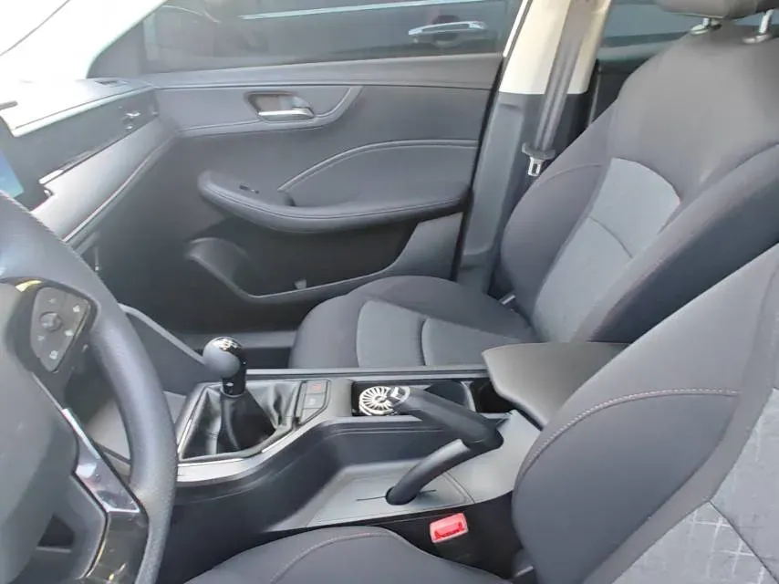 2023 Roewe i5 1.5L 129HP L4 5MT,autocango,china used car exporter,china ev exporter,chinese used car exporter,chinese used ev exporter