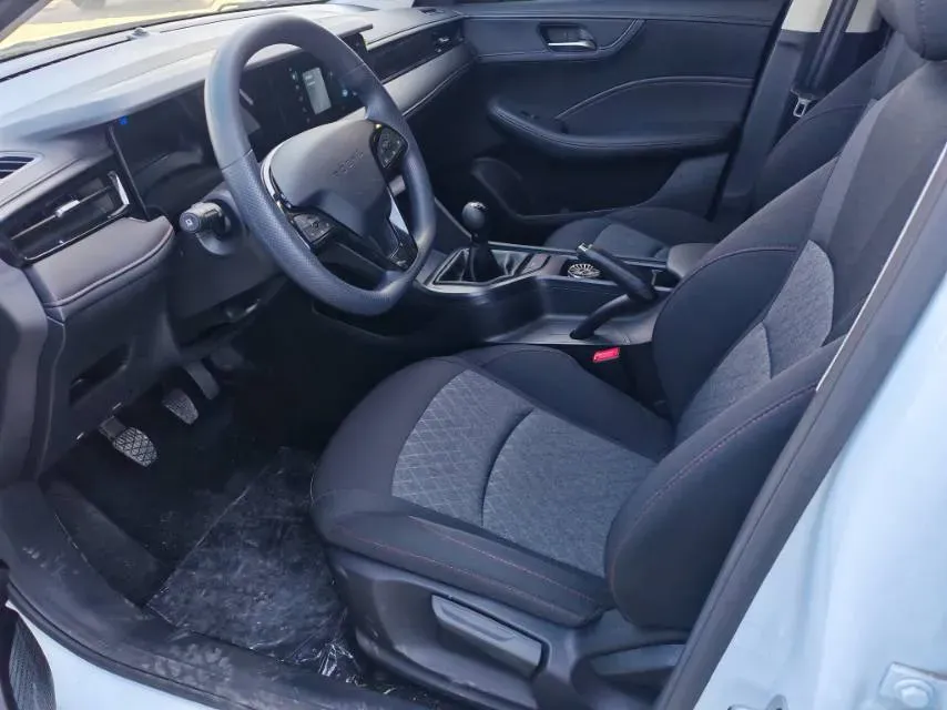 2023 Roewe i5 1.5L 129HP L4 5MT,autocango,china used car exporter,china ev exporter,chinese used car exporter,chinese used ev exporter