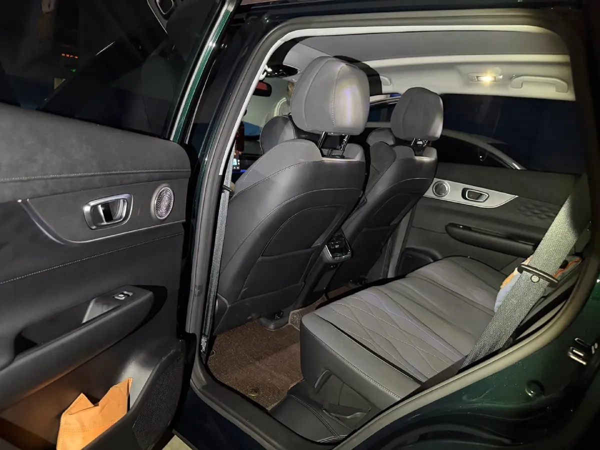 2025 Chery Tiggo 8 Plus 1.6T 197HP L4 7DCT,autocango,china used car exporter,china ev exporter,chinese used car exporter,chinese used ev exporter