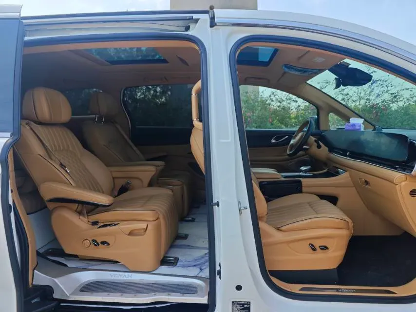 2022 Voyah Dream 1.5T 136HP L4 PHEV 25.57KWH,autocango,china used car exporter,china ev exporter,chinese used car exporter,chinese used ev exporter