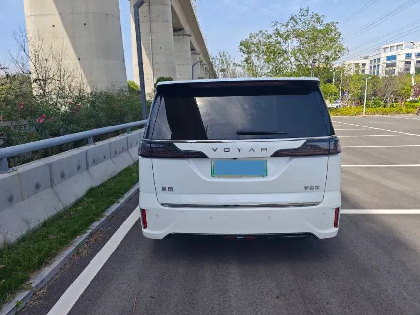 2022 Voyah Dream 1.5T 136HP L4 PHEV 25.57KWH,autocango,china used car exporter,china ev exporter,chinese used car exporter,chinese used ev exporter