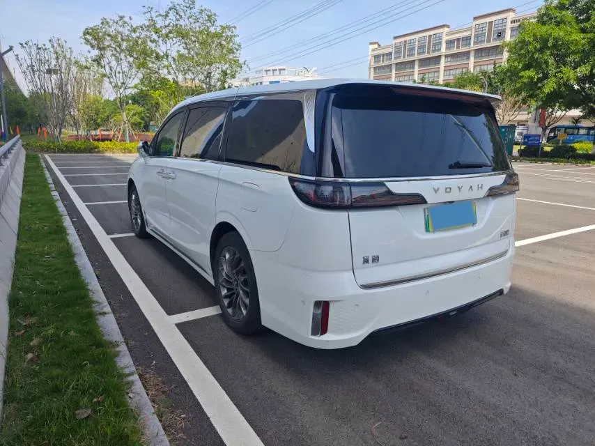 2022 Voyah Dream 1.5T 136HP L4 PHEV 25.57KWH,autocango,china used car exporter,china ev exporter,chinese used car exporter,chinese used ev exporter