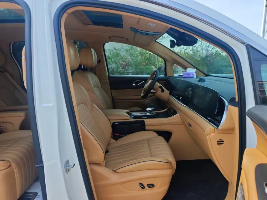 2022 Voyah Dream 1.5T 136HP L4 PHEV 25.57KWH,autocango,china used car exporter,china ev exporter,chinese used car exporter,chinese used ev exporter