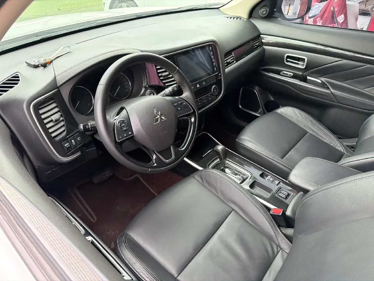 2019 Mitsubishi Outlander 2.0L 166HP L4 CVT,autocango,china used car exporter,china ev exporter,chinese used car exporter,chinese used ev exporter