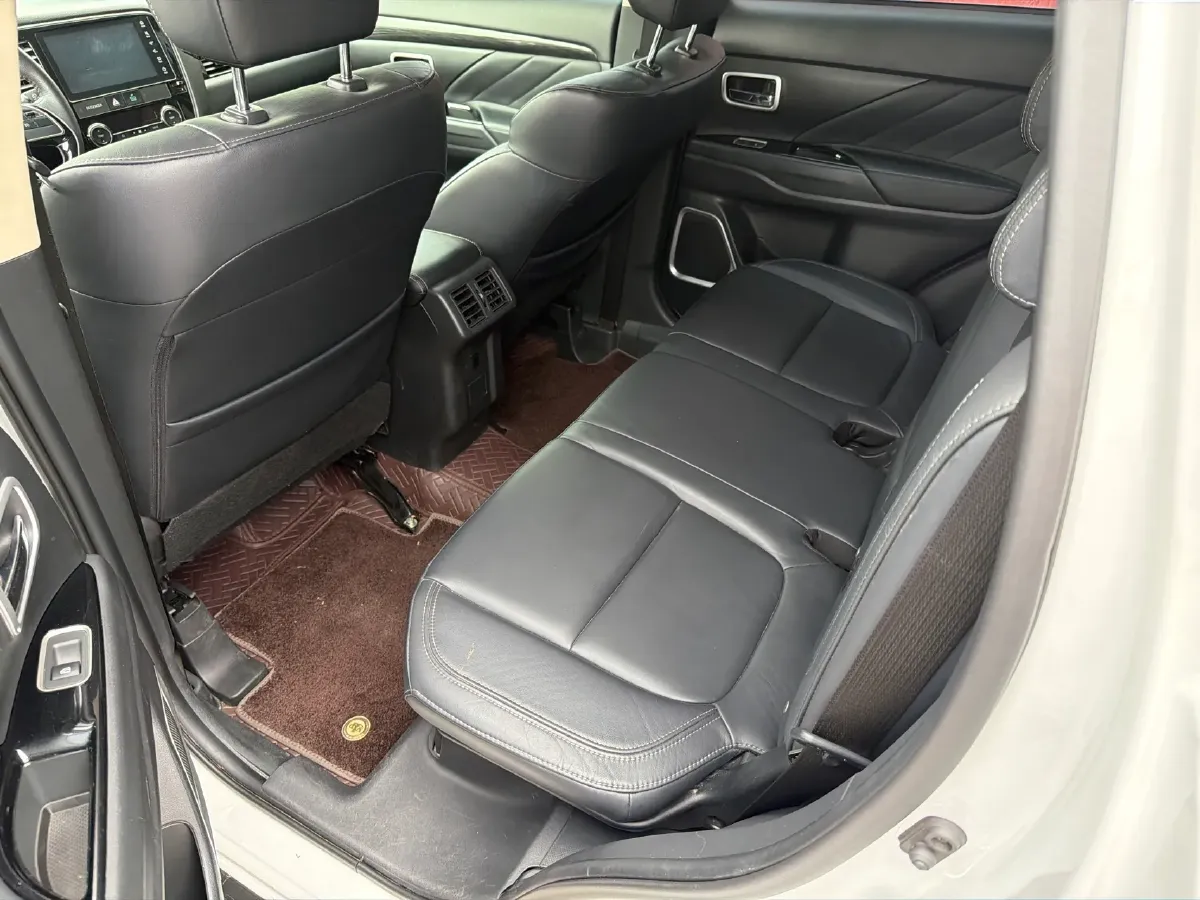 2019 Mitsubishi Outlander 2.0L 166HP L4 CVT,autocango,china used car exporter,china ev exporter,chinese used car exporter,chinese used ev exporter