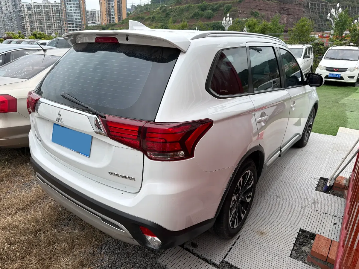 2019 Mitsubishi Outlander 2.0L 166HP L4 CVT,autocango,china used car exporter,china ev exporter,chinese used car exporter,chinese used ev exporter