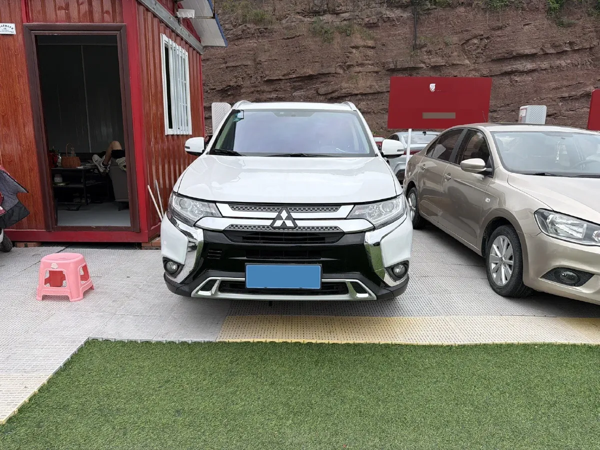 2019 Mitsubishi Outlander 2.0L 166HP L4 CVT,autocango,china used car exporter,china ev exporter,chinese used car exporter,chinese used ev exporter