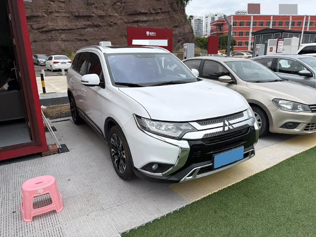 2019 Mitsubishi Outlander 2.0L 166HP L4 CVT,autocango,china used car exporter,china ev exporter,chinese used car exporter,chinese used ev exporter