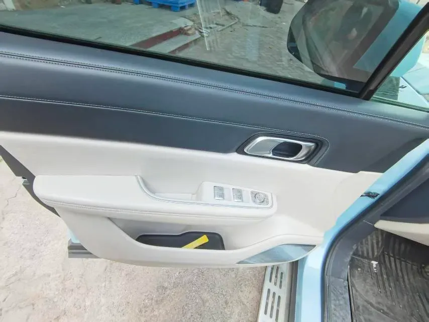 2020 Li ONE Range Extended 131HP REEV 40.5KWH,autocango,china used car exporter,china ev exporter,chinese used car exporter,chinese used ev exporter