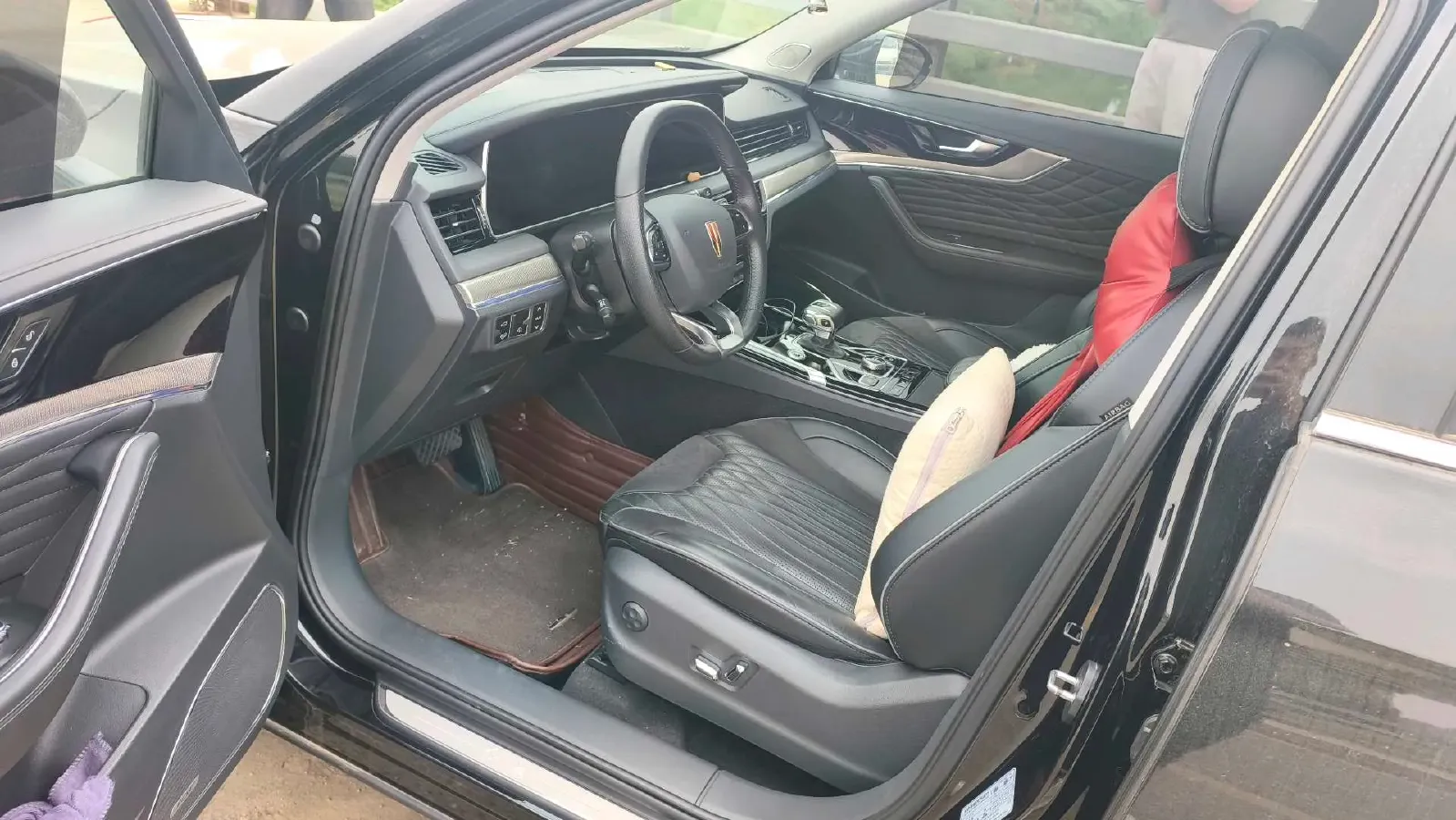 2022 HongQi HS5 2.0T 224HP L4 6AT,autocango,china used car exporter,china ev exporter,chinese used car exporter,chinese used ev exporter