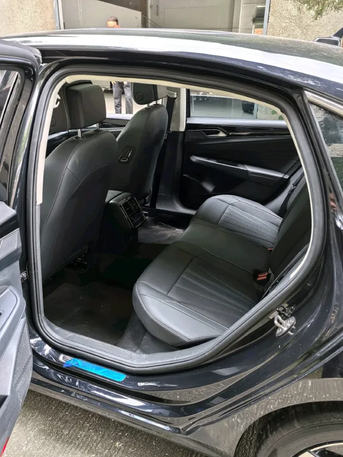 2024 Volkswagen Passat 2.0T 220HP L4 7DCT,autocango,china used car exporter,china ev exporter,chinese used car exporter,chinese used ev exporter