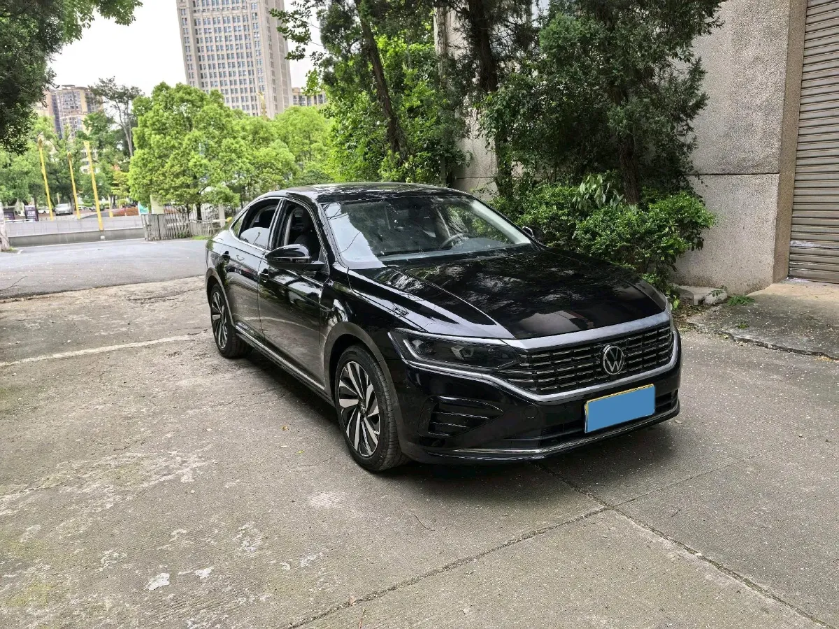 2024 Volkswagen Passat 2.0T 220HP L4 7DCT,autocango,china used car exporter,china ev exporter,chinese used car exporter,chinese used ev exporter