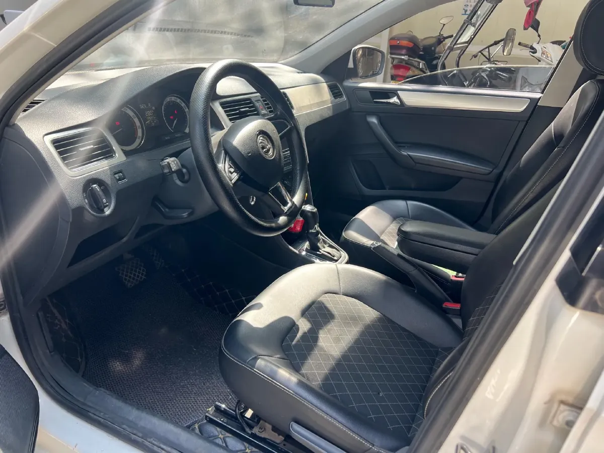 2019 SWM G01 1.5T 156HP L4 6AT,autocango,china used car exporter,china ev exporter,chinese used car exporter,chinese used ev exporter