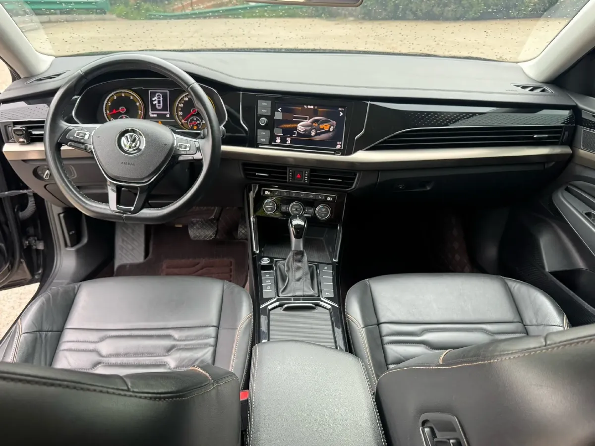 2019 Volvo V40 1.5T 152HP L4 6AT,autocango,china used car exporter,china ev exporter,chinese used car exporter,chinese used ev exporter