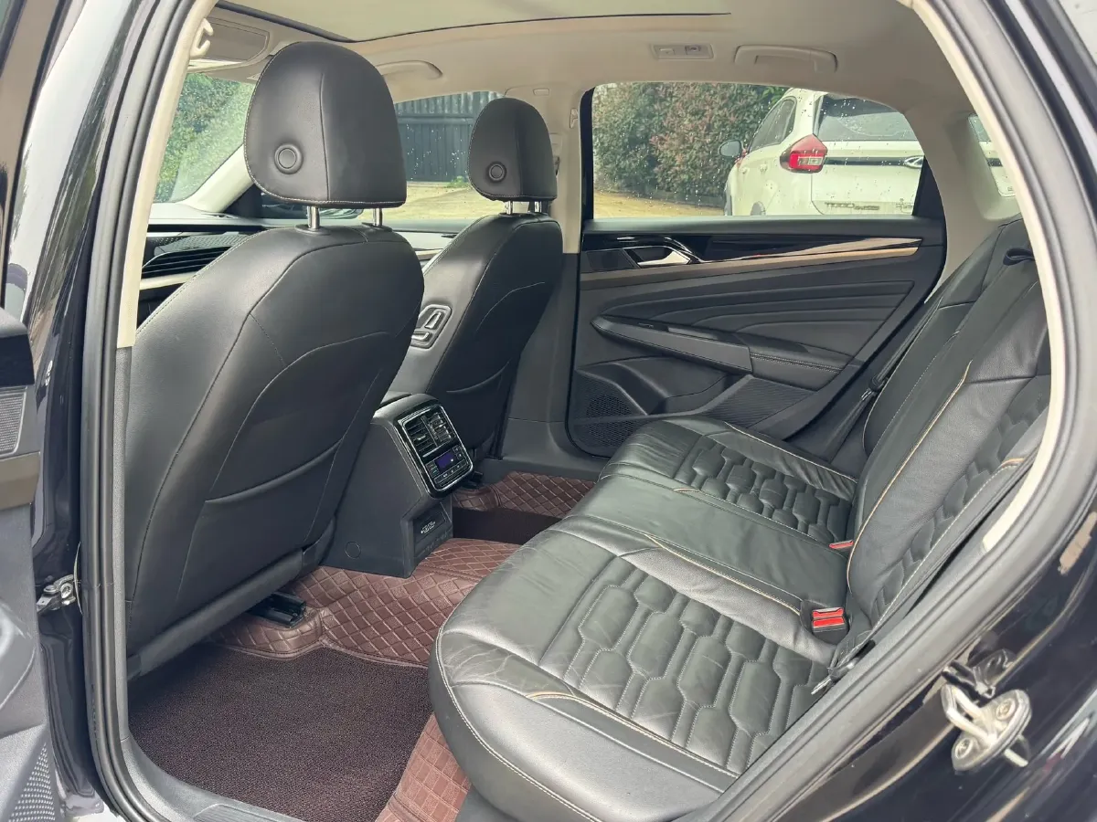 2019 Volvo V40 1.5T 152HP L4 6AT,autocango,china used car exporter,china ev exporter,chinese used car exporter,chinese used ev exporter