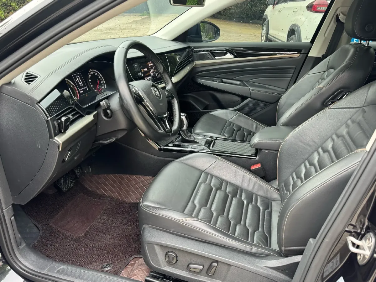 2019 Volvo V40 1.5T 152HP L4 6AT,autocango,china used car exporter,china ev exporter,chinese used car exporter,chinese used ev exporter