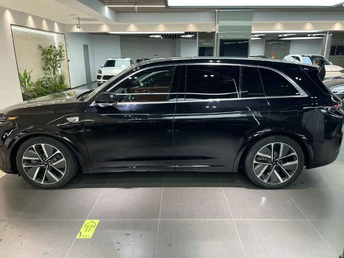 2024 Li L8 Range Extended 154HP REEV 42.8KWH,autocango,china used car exporter,china ev exporter,chinese used car exporter,chinese used ev exporter