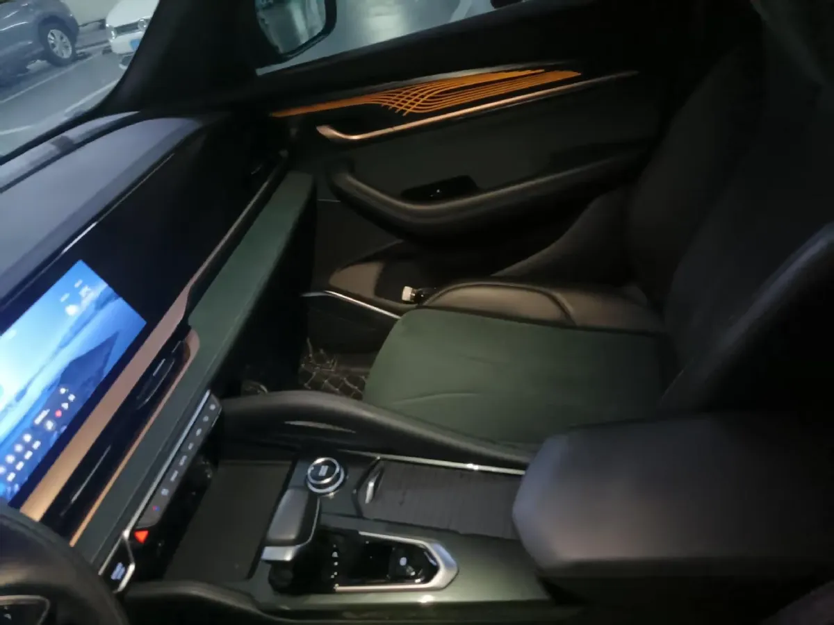 2021 Geely Monjaro 2.0T 218HP L4 7DCT,autocango,china used car exporter,china ev exporter,chinese used car exporter,chinese used ev exporter