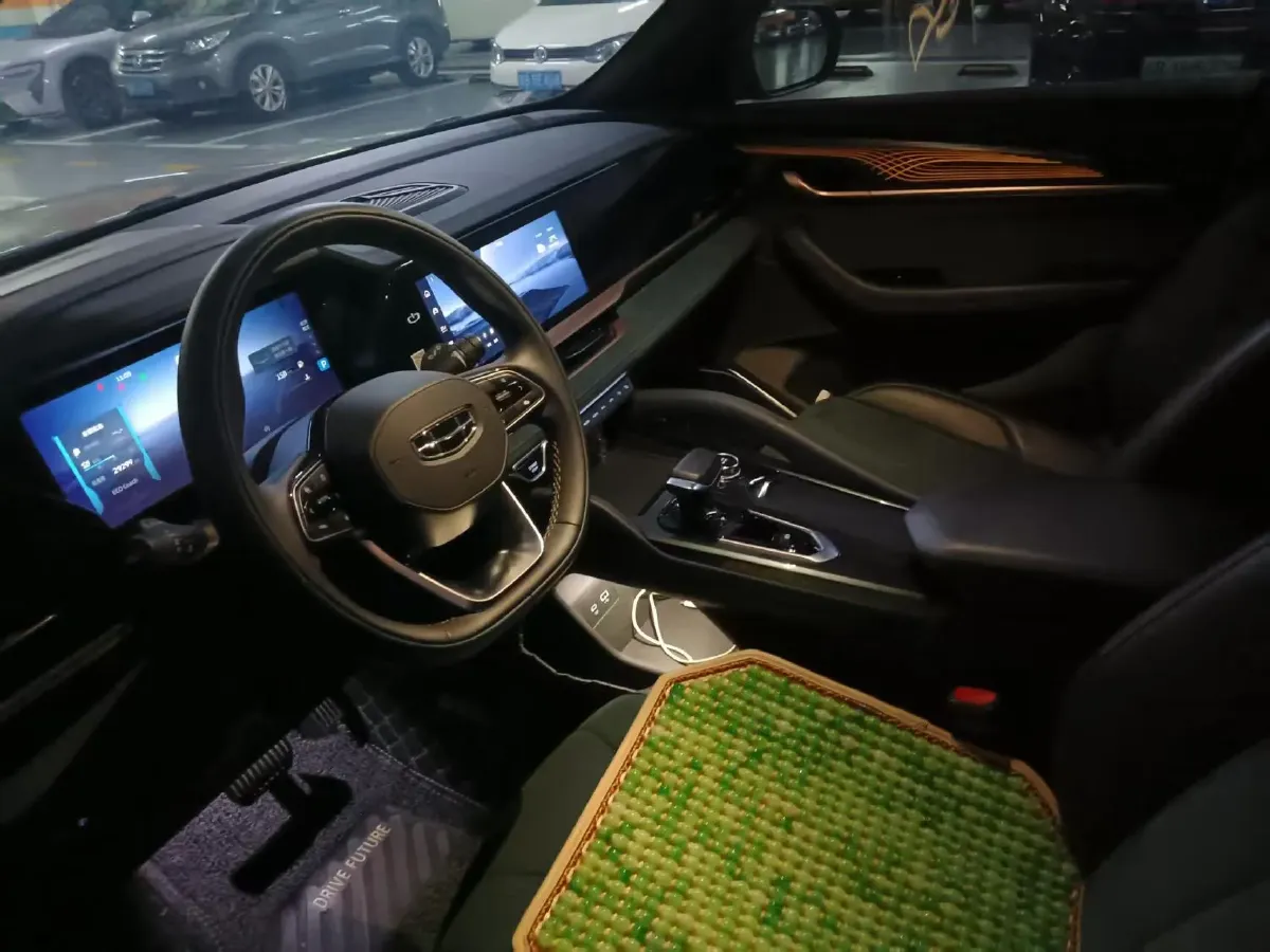 2021 Geely Monjaro 2.0T 218HP L4 7DCT,autocango,china used car exporter,china ev exporter,chinese used car exporter,chinese used ev exporter