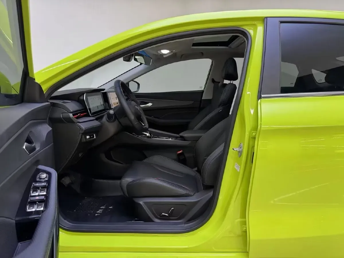 2022 Geely Binray 1.5T 181HP L4 7DCT,autocango,china used car exporter,china ev exporter,chinese used car exporter,chinese used ev exporter