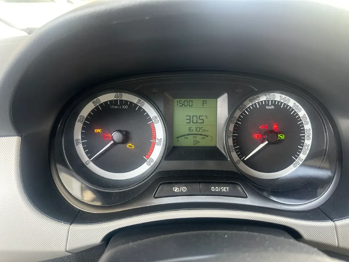 2017 Skoda Fabia 1.4L 90HP L4 6AT,autocango,china used car exporter,china ev exporter,chinese used car exporter,chinese used ev exporter