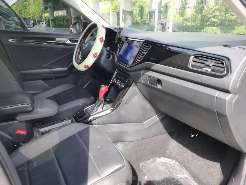 2021 Volkswagen T-Roc 1.4T 150HP L4 7DCT,autocango,china used car exporter,china ev exporter,chinese used car exporter,chinese used ev exporter