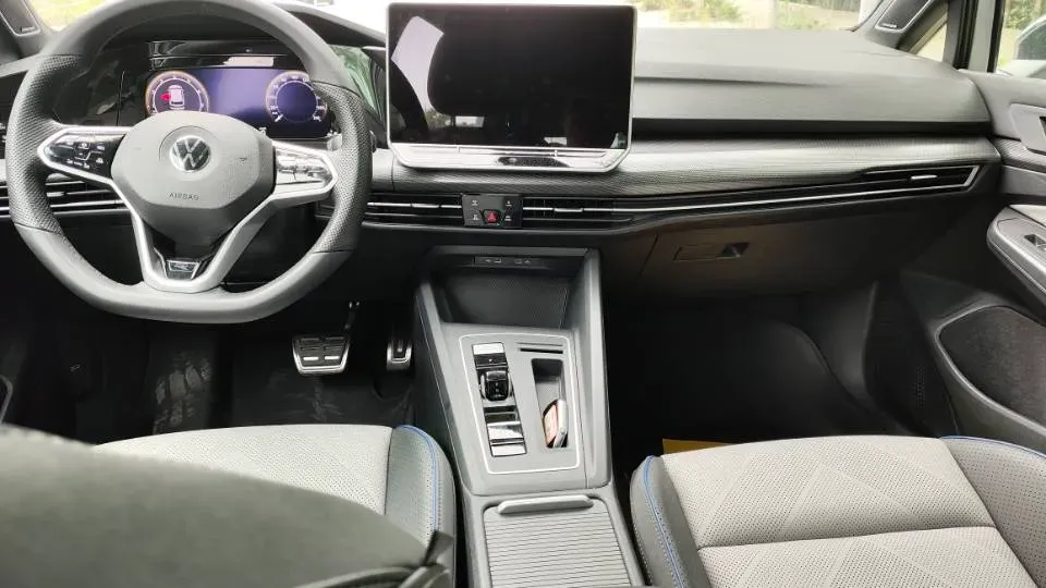 2025 Volkswagen Golf 1.5T 160HP L4 7DCT,autocango,china used car exporter,china ev exporter,chinese used car exporter,chinese used ev exporter