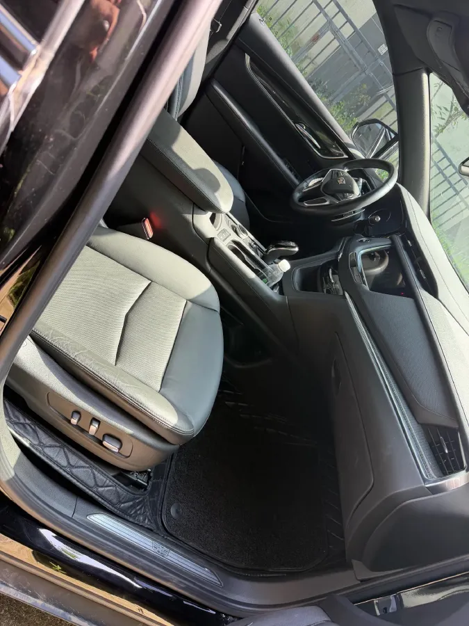 2022 Cadillac XT5 2.0T 237HP L4 9AT,autocango,china used car exporter,china ev exporter,chinese used car exporter,chinese used ev exporter