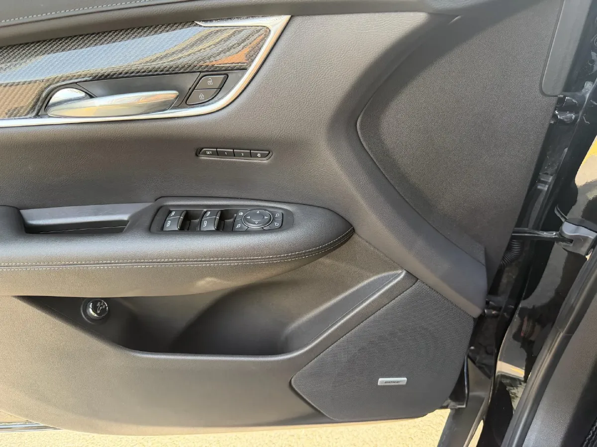 2022 Cadillac XT5 2.0T 237HP L4 9AT,autocango,china used car exporter,china ev exporter,chinese used car exporter,chinese used ev exporter