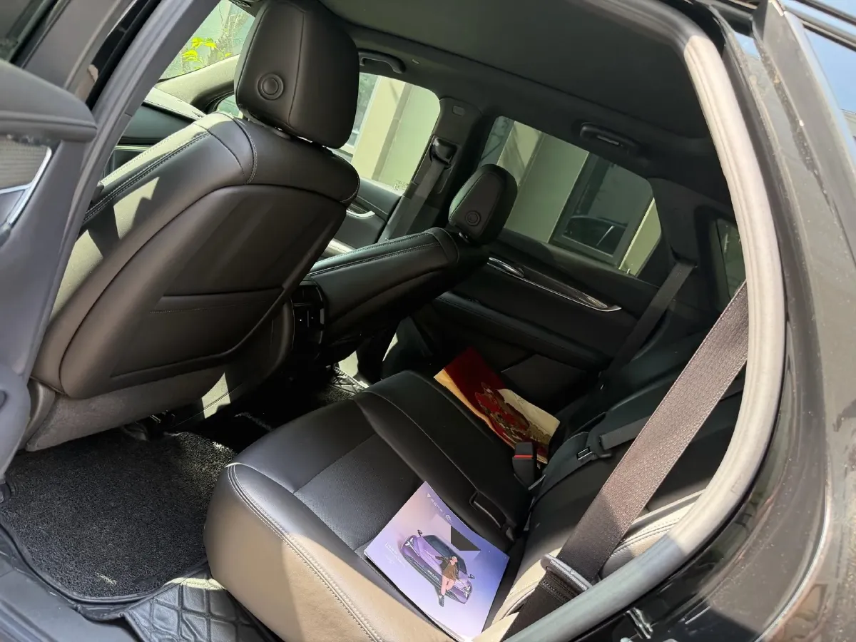 2022 Cadillac XT5 2.0T 237HP L4 9AT,autocango,china used car exporter,china ev exporter,chinese used car exporter,chinese used ev exporter