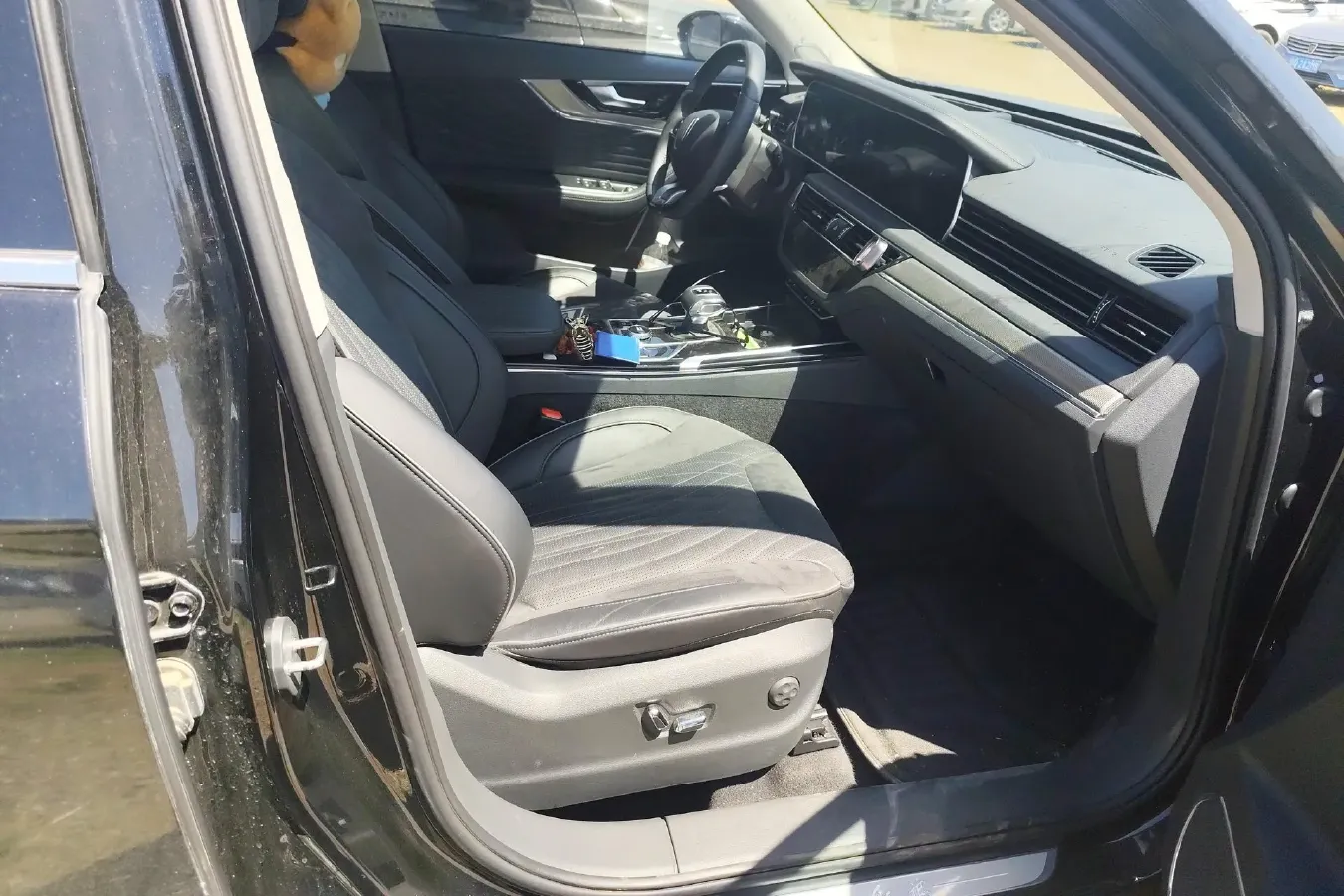 2022 HongQi HS5 2.0T 224HP L4 6AT,autocango,china used car exporter,china ev exporter,chinese used car exporter,chinese used ev exporter