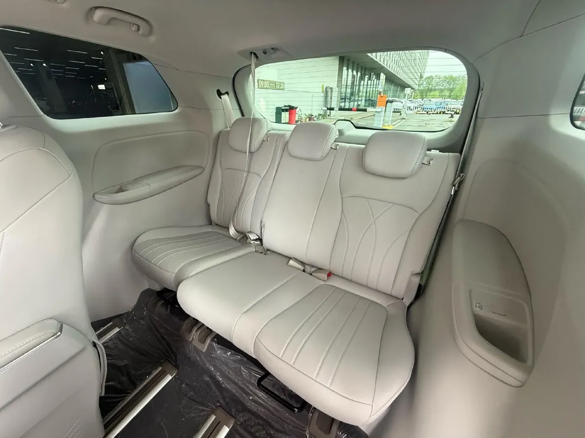 2025 Roewe iMAX8 1.5T 150HP L4 1DHT PHEV 24.7KWH,autocango,china used car exporter,china ev exporter,chinese used car exporter,chinese used ev exporter